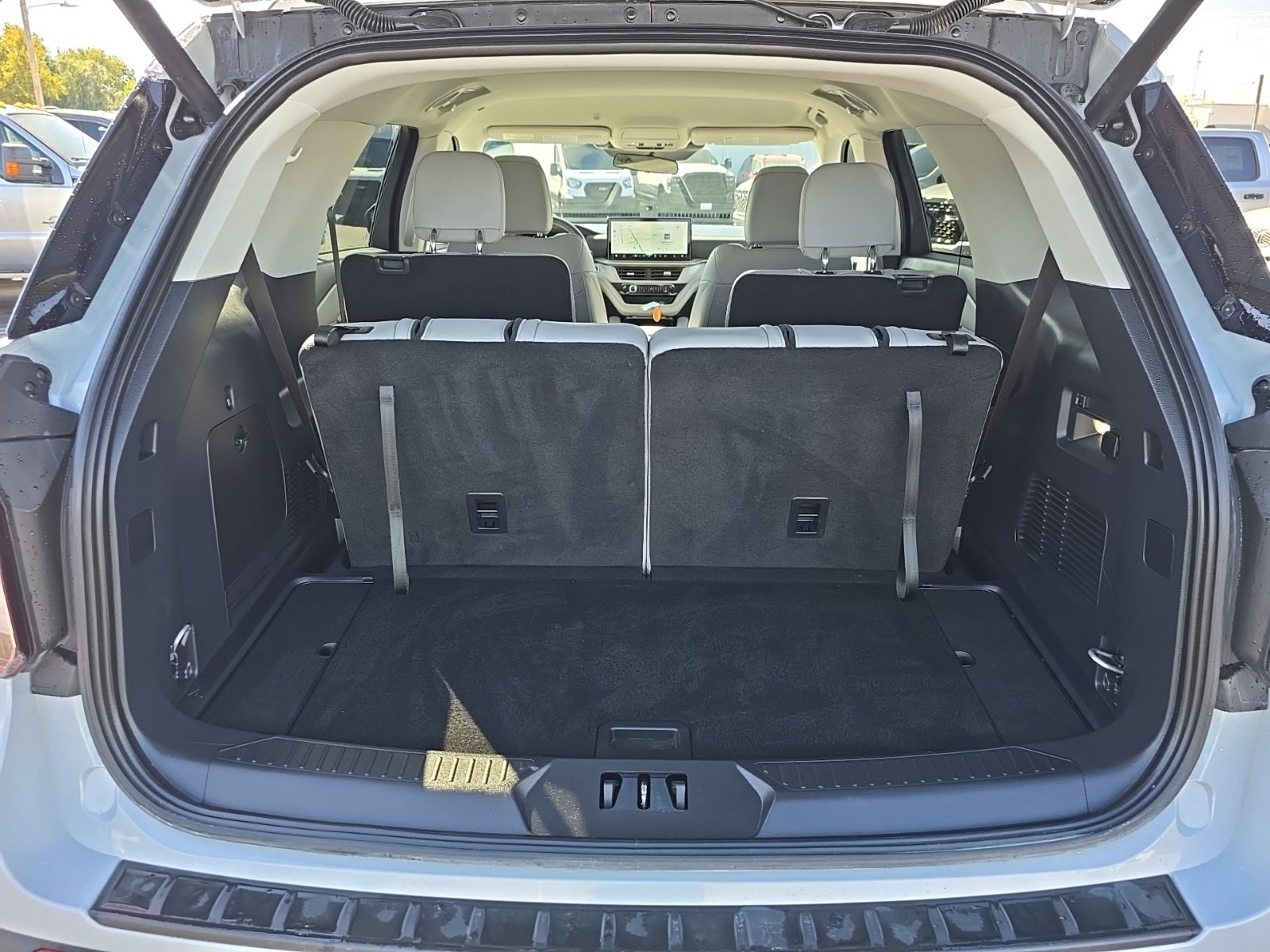 Used 2025 Ford Explorer Active w/ Active Comfort Package AWD/4WD image 60