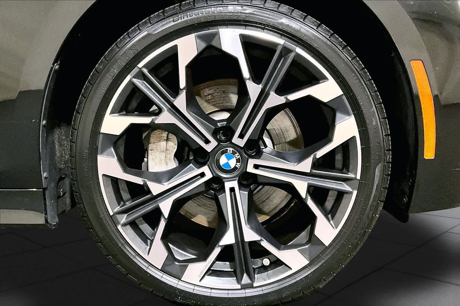 Used 2025 BMW 330i xDrive Sedan w/ Premium Package AWD/4WD image 10