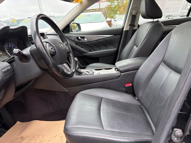 Used 2017 INFINITI Q50 Signature Edition w/ All Weather Package (L93) AWD/4WD image 12