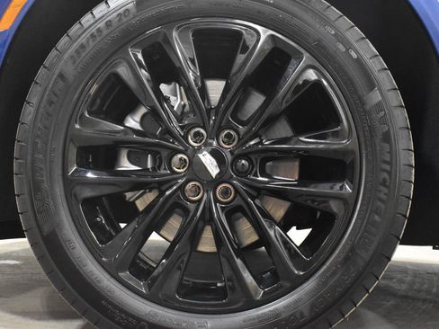 Certified 2025 Cadillac XT5 Premium Luxury w/ LPO, Floor Liner Package FWD image 33