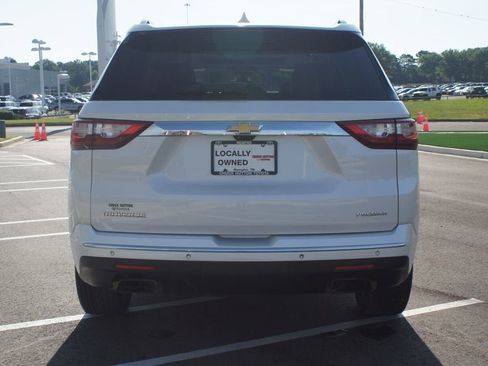 Used 2021 Chevrolet Traverse Premier image 3