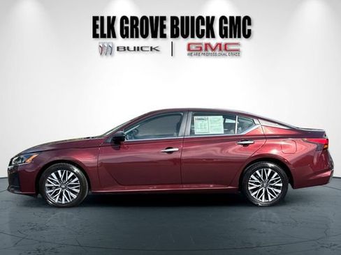 Used 2025 Nissan Altima 2.5 SV FWD image 7