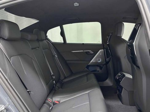 Used 2025 BMW M5 w/ Carbon Package image 21