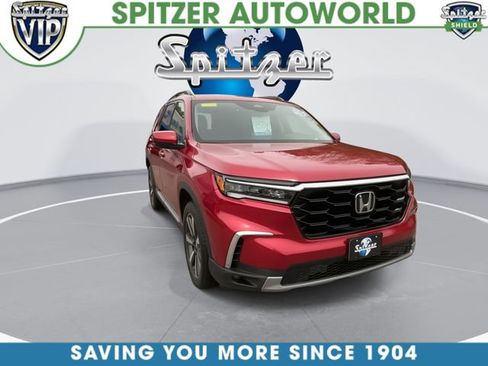 Used 2025 Honda Pilot Touring image 2