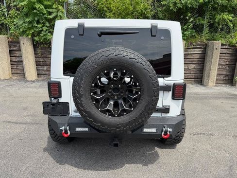 Used 2016 Jeep Wrangler Unlimited Sahara w/ Connectivity Group AWD/4WD image 25