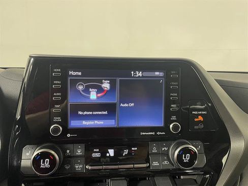 Used 2022 Toyota Highlander XLE AWD/4WD image 17