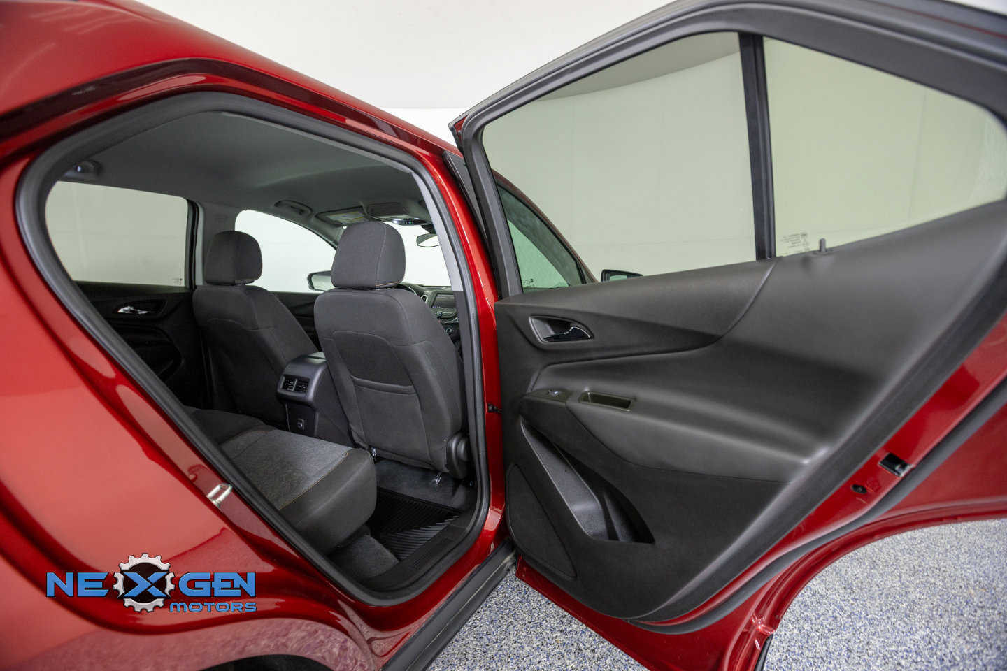 Used 2024 Chevrolet Equinox LT FWD image 32