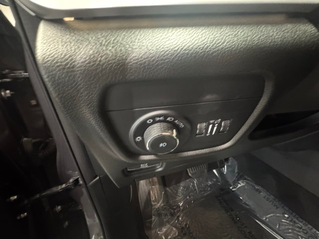 Used 2023 Jeep Grand Cherokee L Limited w/ Luxury Tech Group II AWD/4WD image 22
