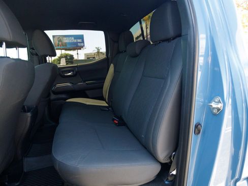 Used 2019 Toyota Tacoma TRD Off-Road w/ Technology Package AWD/4WD image 15