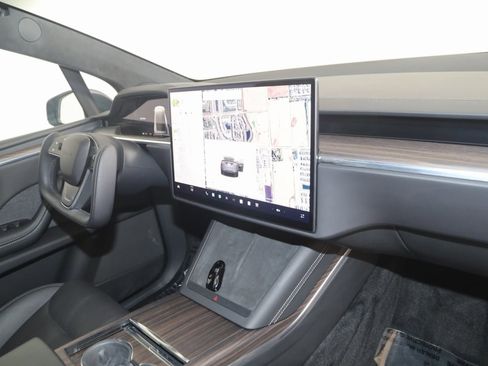 Used 2022 Tesla Model X image 49