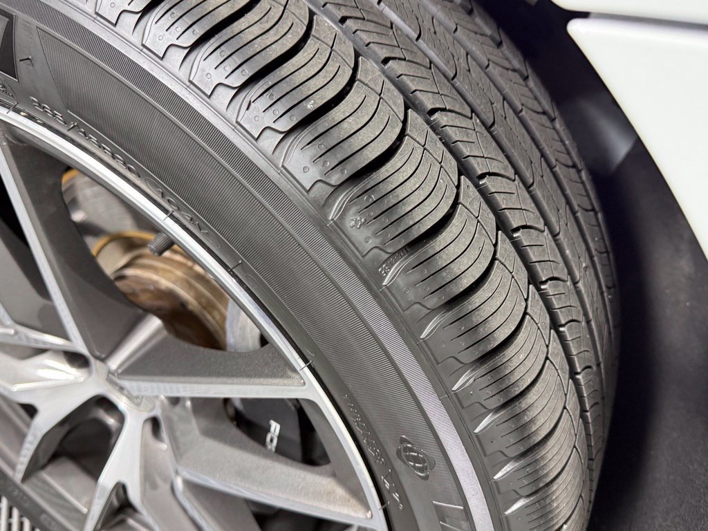 Certified 2023 Porsche Macan Turbo AWD/4WD image 14