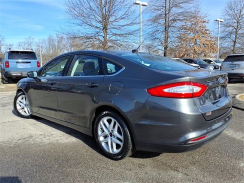 Used 2016 Ford Fusion SE image 15