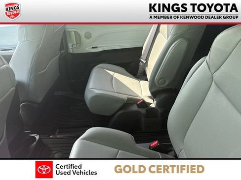 Used 2025 Toyota Sienna XLE FWD image 10