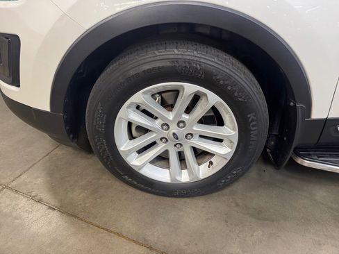 Used 2016 Ford Explorer XLT w/ Equipment Group 202A image 26