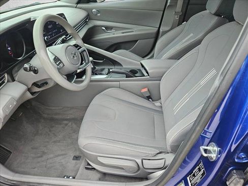 Used 2022 Hyundai Elantra SEL image 14