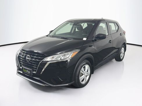Used 2024 Nissan Kicks S FWD image 3