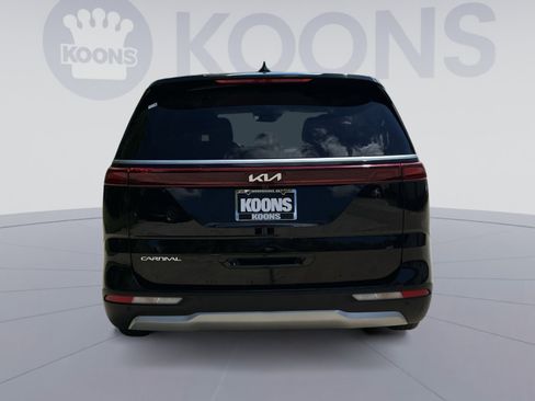Used 2024 Kia Carnival LX FWD image 10