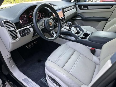 Certified 2022 Porsche Cayenne Turbo AWD/4WD image 11