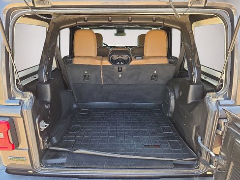 Used 2021 Jeep Wrangler Unlimited Sahara AWD/4WD image 13