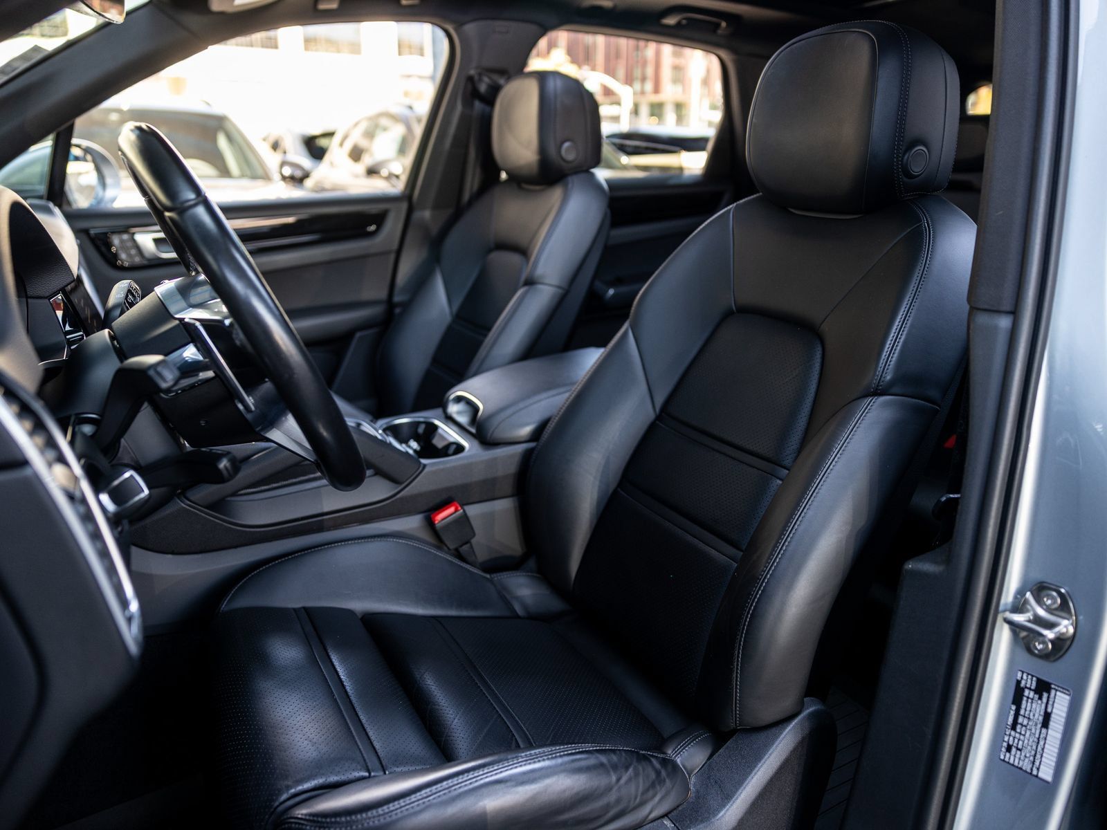 Certified 2023 Porsche Cayenne w/ Premium Package AWD/4WD image 5