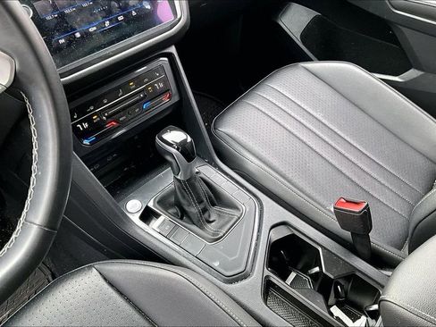 Used 2022 Volkswagen Tiguan SE image 13
