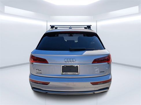 Used 2022 Audi Q5 2.0T Premium w/ Convenience Package image 4