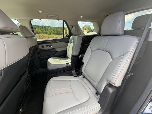 Used 2025 Honda Pilot EX-L image 8