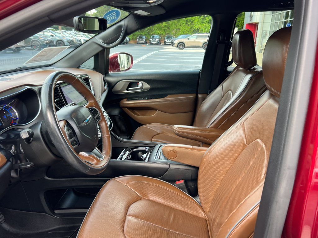 Used 2021 Chrysler Pacifica Limited w/ Uconnect Theater Family Group FWD image 10