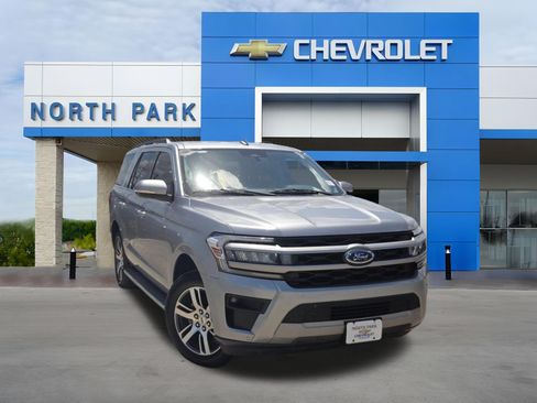 Used 2022 Ford Expedition XLT RWD image 1