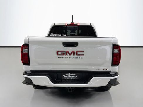 Used 2025 GMC Canyon AT4 w/ Technology Plus Package AWD/4WD image 9