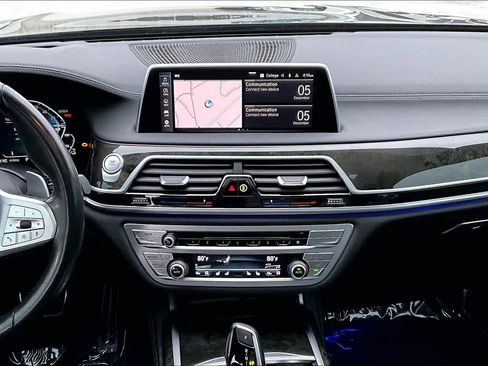 Used 2020 BMW 745e xDrive image 6