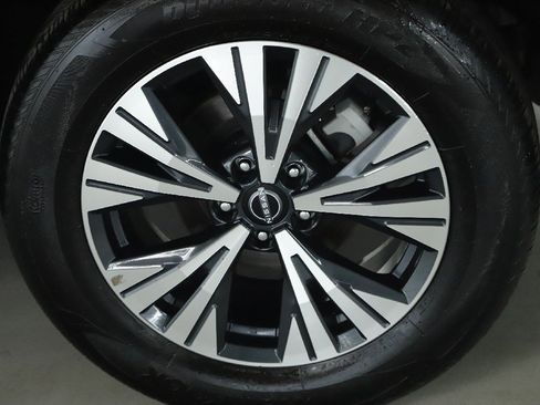 Used 2023 Nissan Rogue SV w/ SV Premium Package image 40