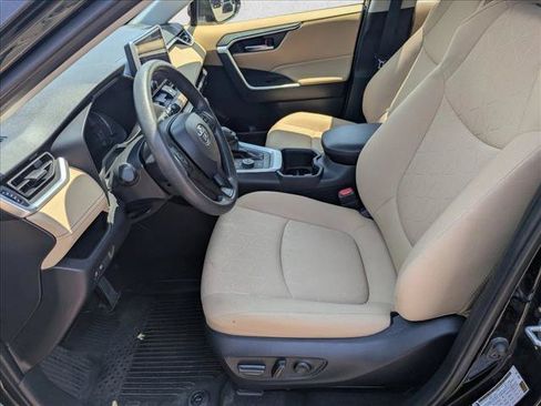 Used 2025 Toyota RAV4 XLE AWD/4WD image 16