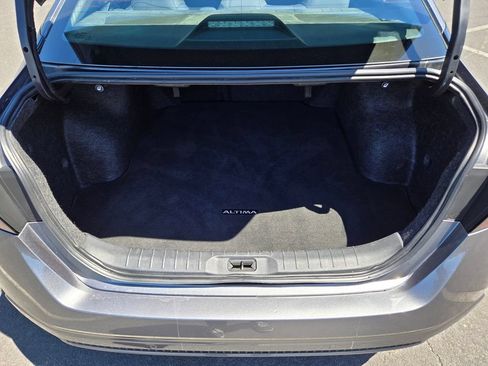 Used 2024 Nissan Altima 2.5 SV FWD image 26