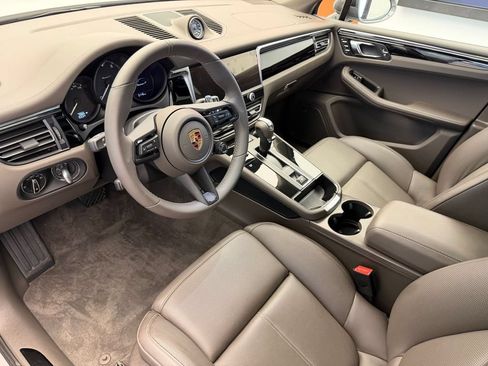 Certified 2026 Porsche Macan Turbo AWD/4WD image 4