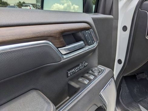 Used 2025 Chevrolet Silverado 1500 High Country w/ High Country Premium Package AWD/4WD image 17