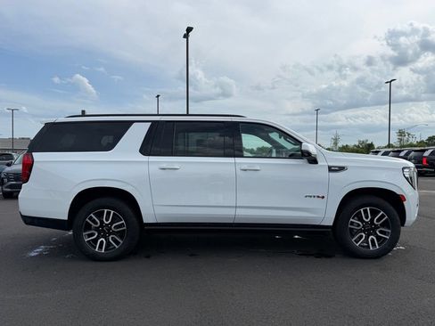 Used 2023 GMC Yukon XL AT4 w/ AT4 Premium Package AWD/4WD image 4