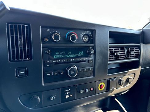 Used 2018 Chevrolet Express 2500 w/ Driver Convenience Package image 29