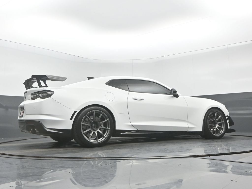 Used 2019 Chevrolet Camaro ZL1 RWD image 29
