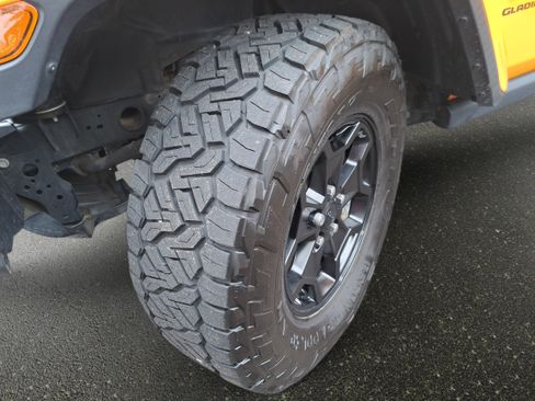 Used 2021 Jeep Gladiator Willys image 29