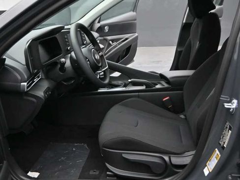 New 2026 Hyundai Elantra SE FWD image 17