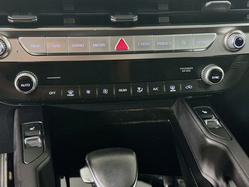 Used 2025 Kia Telluride S FWD image 24