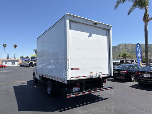 Used 2021 Chevrolet Express 3500 w/ Driver Convenience Package image 7