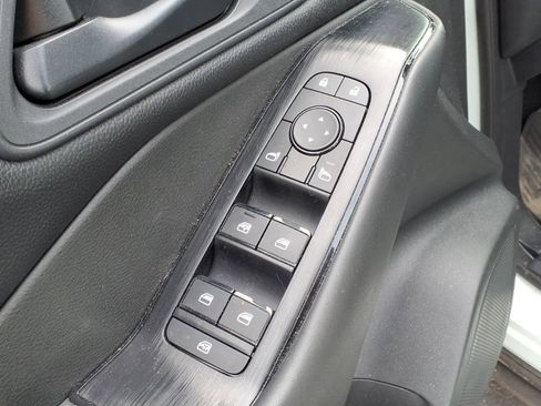 Used 2023 Nissan Rogue S image 9