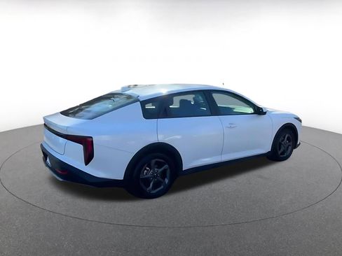 Used 2025 Kia K4 LXS image 12