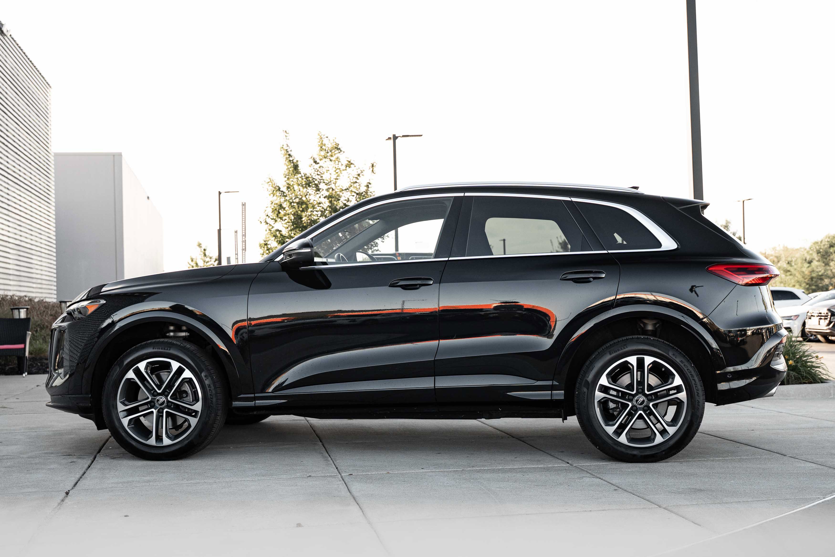 Certified 2025 Audi Q5 Premium AWD/4WD image 6