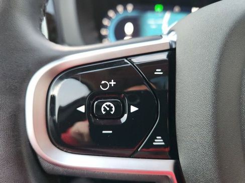 Certified 2025 Volvo XC60 B5 Plus image 11