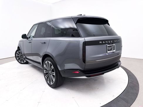 Used 2023 Land Rover Range Rover SE image 2
