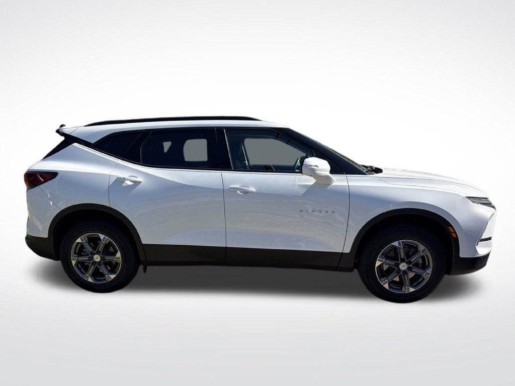 Used 2024 Chevrolet Blazer LT FWD image 8