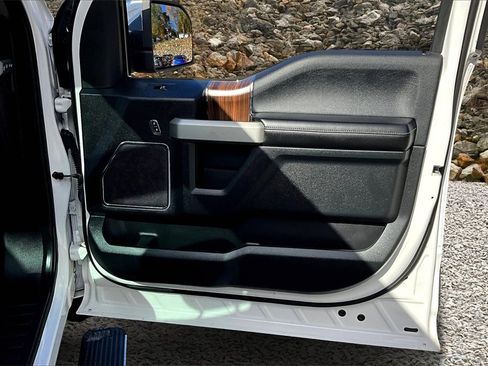 Used 2016 Ford F150 Lariat w/ Equipment Group 502A Luxury image 22